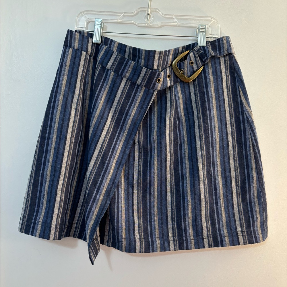 En crème wrap skirt